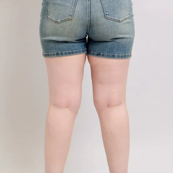 Judy‎ Blue Plus Size V-Front Vintage Wash Shorts - Picture 3 of 8